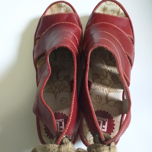 FLY LONDON Yown Sandal Red - Picture 11 of 15